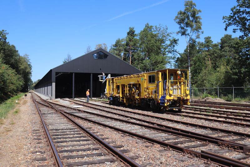 BAM Stopmachine met het fabrieksnummer 1214 en het UIC-nummer 99 84 942 8 702-7.